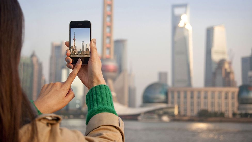 Traveler Roaming Benefits Staying Connected While Abroad

